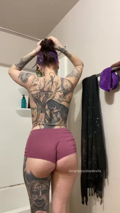 Watch She Devil 😈's leaked NSFW video on TwXstars