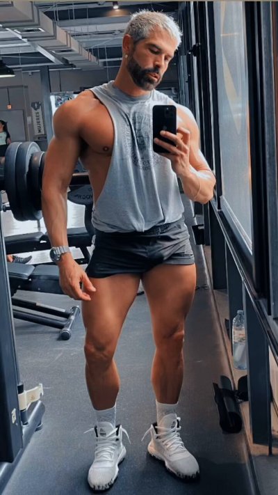 Watch D.O. 🇦🇷🇺🇸🇪🇸🇬🇧's leaked NSFW video on TwXstars