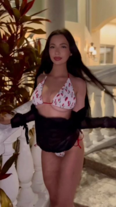 Watch Sarina 💋's leaked NSFW video on TwXstars