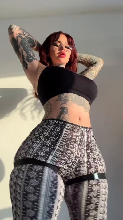 Watch Charlie E ♡'s leaked NSFW video on TwXstars