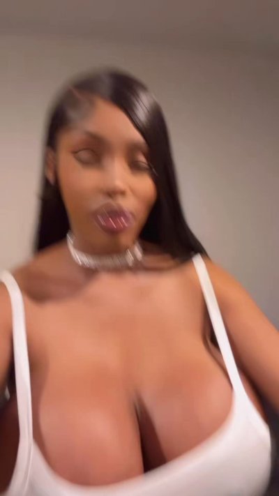 Watch Lia Lovely's leaked NSFW video on TwXstars