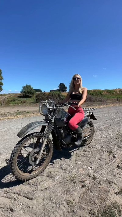 Watch Itsthatkiwigirl's leaked NSFW video on TwXstars