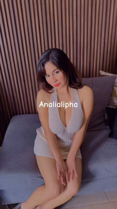 Watch Analialiphaoficial's leaked NSFW video on TwXstars