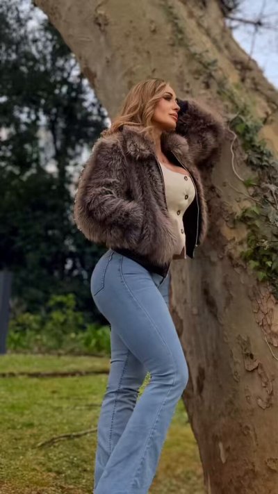 Watch Victoria Lomba's leaked NSFW video on TwXstars