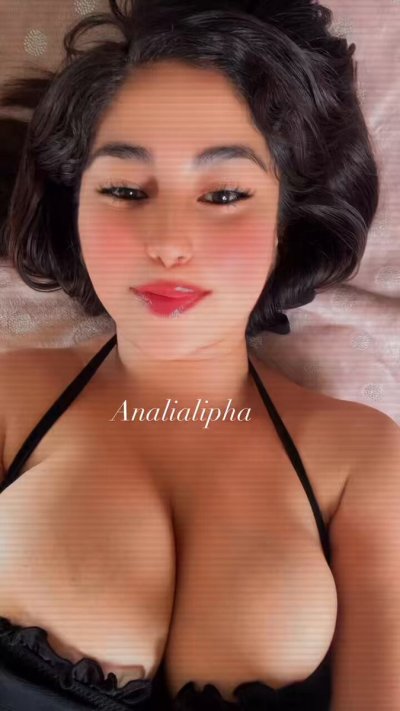 Watch Analialiphaoficial's leaked NSFW video on TwXstars