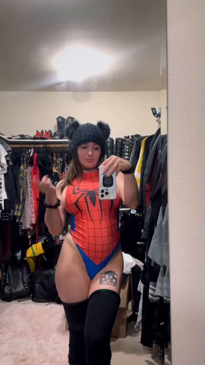 Watch Liz Katz's leaked NSFW video on TwXstars