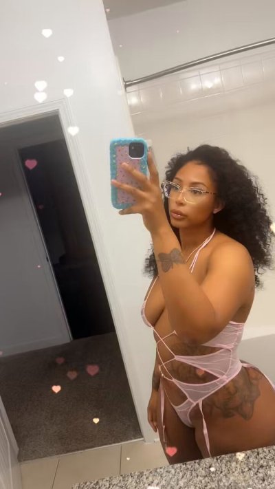 Watch Lady Luscious's leaked NSFW video on TwXstars