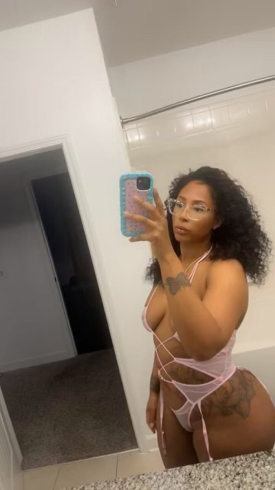 Watch Lady Luscious's leaked NSFW video on TwXstars