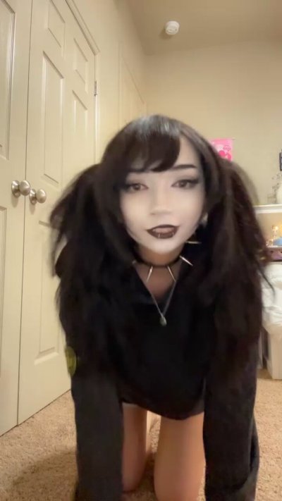 Watch goblincub's leaked NSFW video on TwXstars