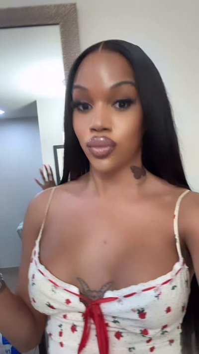 Watch kyliedadoll's leaked NSFW video on TwXstars