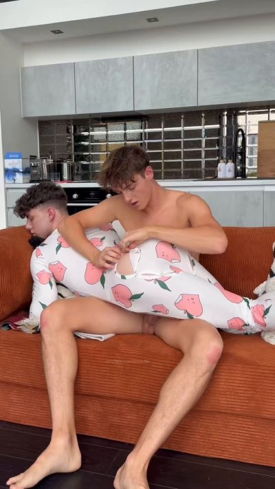 Watch Angelicboyo👼🏻🇬🇧's leaked NSFW video on TwXstars