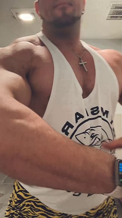 Watch BeefBro's leaked NSFW video on TwXstars