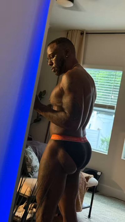 Watch Just Jeromie's leaked NSFW video on TwXstars