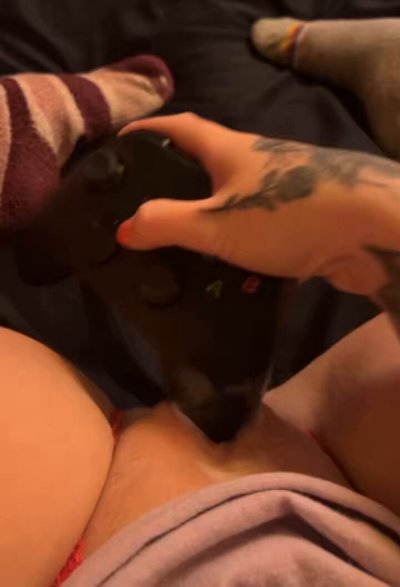 Watch freaky girl's leaked NSFW video on TwXstars