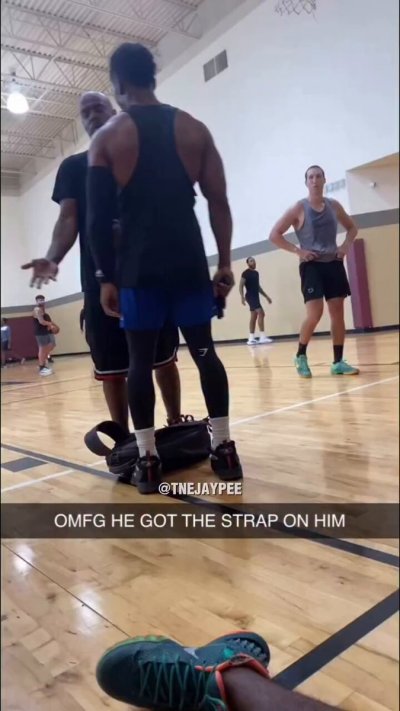 Watch DJ Kam Bennett's leaked NSFW video on TwXstars