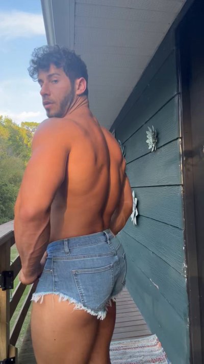 Watch JohnBronco's leaked NSFW video on TwXstars