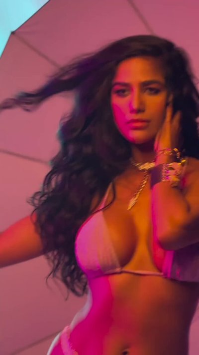 Watch Poonam Pandey's leaked NSFW video on TwXstars