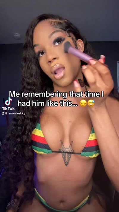 Watch kyliedadoll's leaked NSFW video on TwXstars