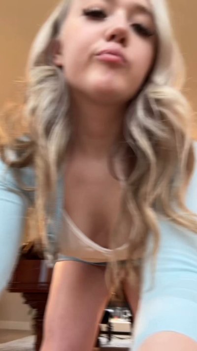 Watch Lil Miss Eva Nyx 😋's leaked NSFW video on TwXstars