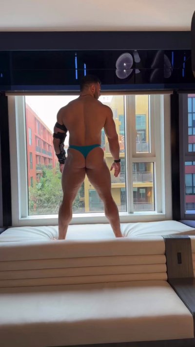 Watch Derek Bolt's leaked NSFW video on TwXstars