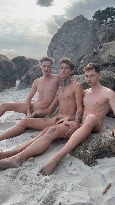 Watch CzechGayTwins (630k)🇺🇦's leaked NSFW video on TwXstars