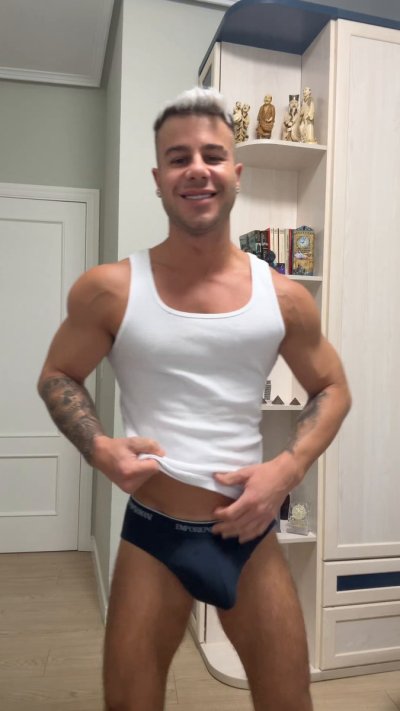 Watch Allen King's leaked NSFW video on TwXstars