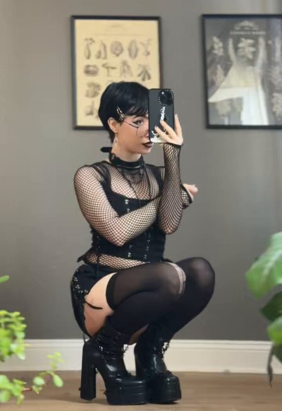 Watch huni 🍯's leaked NSFW video on TwXstars