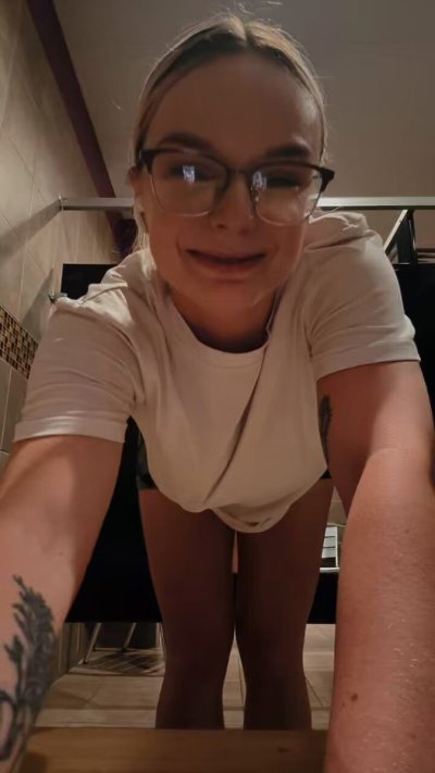 Watch 𝙿𝙸𝚇𝙰𝚁 𝙼𝙾𝙼's leaked NSFW video on TwXstars