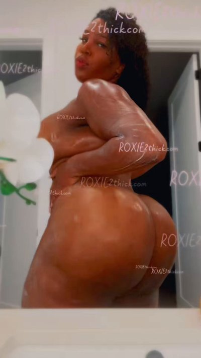 Watch _CURVYGIRLROXIE's leaked NSFW video on TwXstars