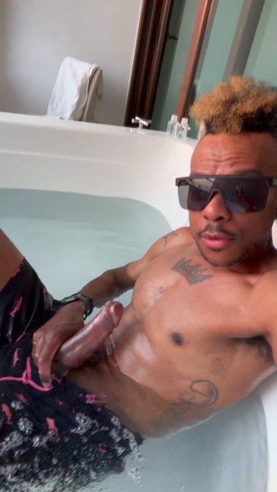 Watch The Real - Izzy Jamess's leaked NSFW video on TwXstars