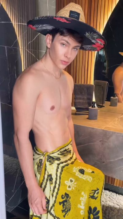 Watch guillo_cuellar's leaked NSFW video on TwXstars