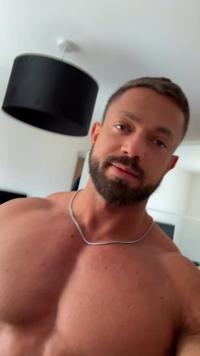 Watch Eddie's leaked NSFW video on TwXstars