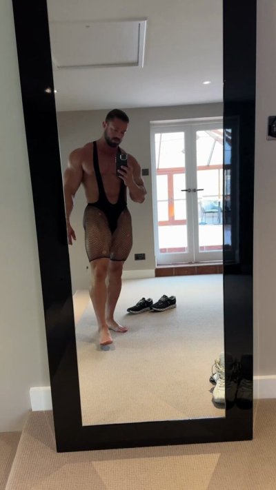 Watch Eddie's leaked NSFW video on TwXstars