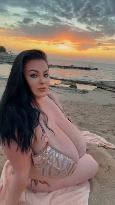 Watch ᏦᎪᎡᏞᎪ ᎫᎪᎷᎬՏ 🫶🏼's leaked NSFW video on TwXstars