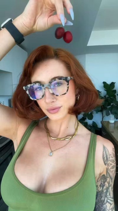 Watch Molly Dixx 🪩 (top 1%)'s leaked NSFW video on TwXstars