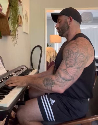 Watch Bull Barrett 🇬🇧💪🏻's leaked NSFW video on TwXstars