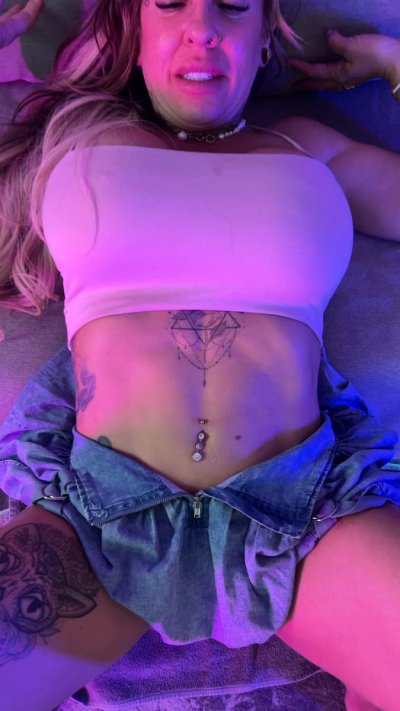 Watch XbunnyXkissesX | Inked MILF's leaked NSFW video on TwXstars