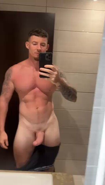 Watch HardTomXXX's leaked NSFW video on TwXstars