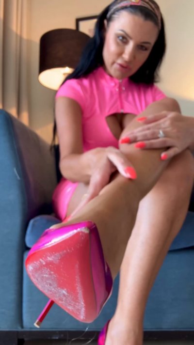 Watch Ania Kinski's leaked NSFW video on TwXstars