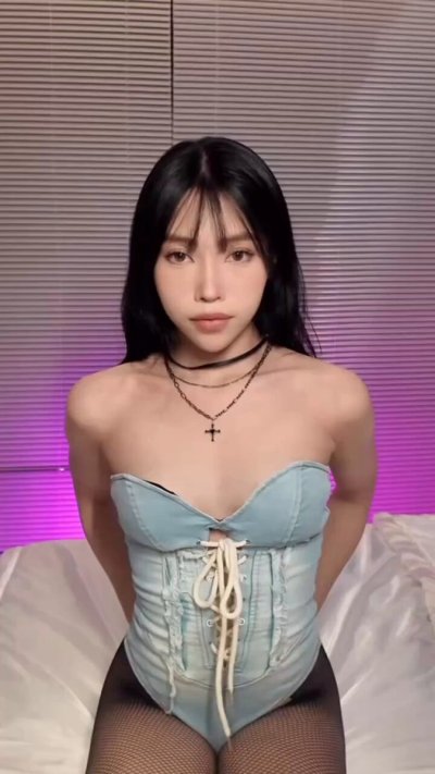 Watch miuzxc's leaked NSFW video on TwXstars