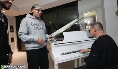 Watch FearBuck's leaked NSFW video on TwXstars