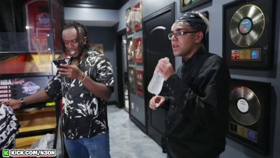 Watch FearBuck's leaked NSFW video on TwXstars