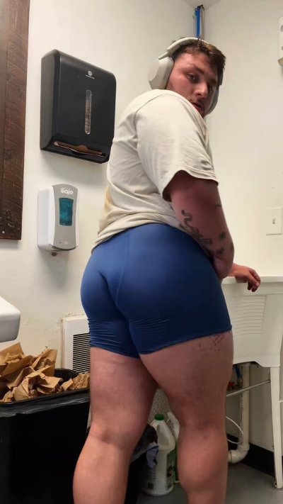 Watch Master Goonway's leaked NSFW video on TwXstars