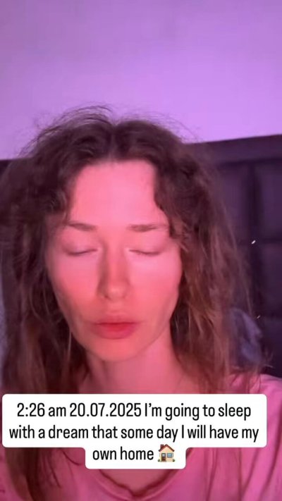 Watch Oksi Roxi's leaked NSFW video on TwXstars