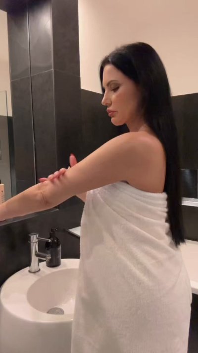 Watch Ania Kinski's leaked NSFW video on TwXstars