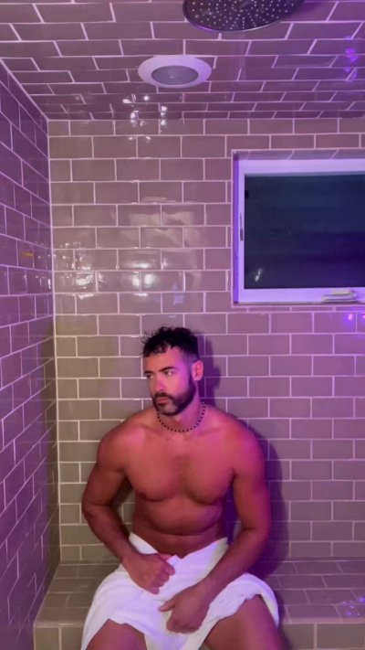 Watch Holden Beau's leaked NSFW video on TwXstars