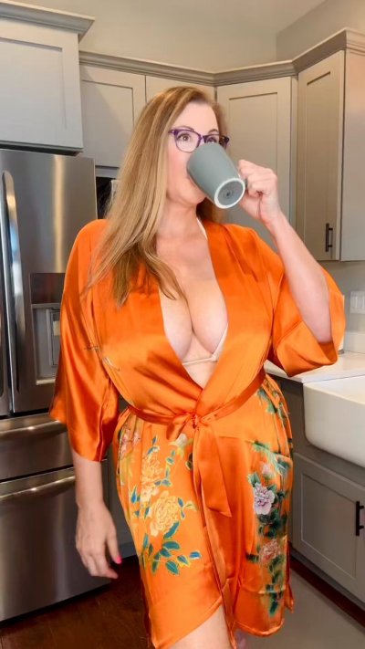 Watch Elaina St James 💋's leaked NSFW video on TwXstars