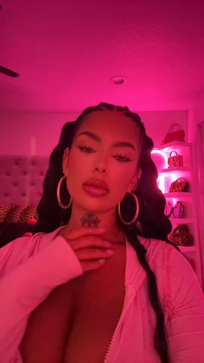 Watch sugarboobs🍩's leaked NSFW video on TwXstars
