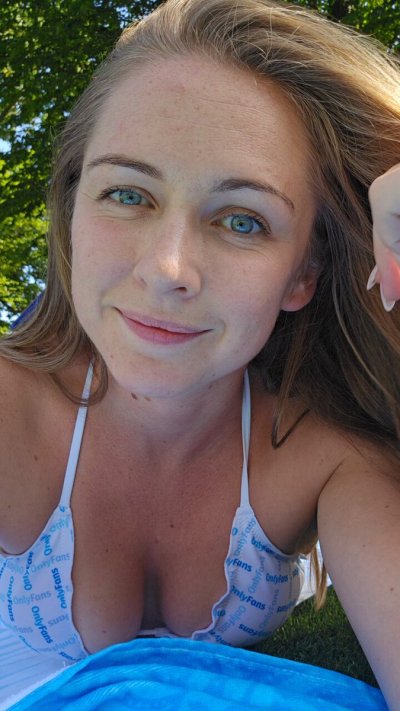 Watch Becky 💕's leaked NSFW video on TwXstars