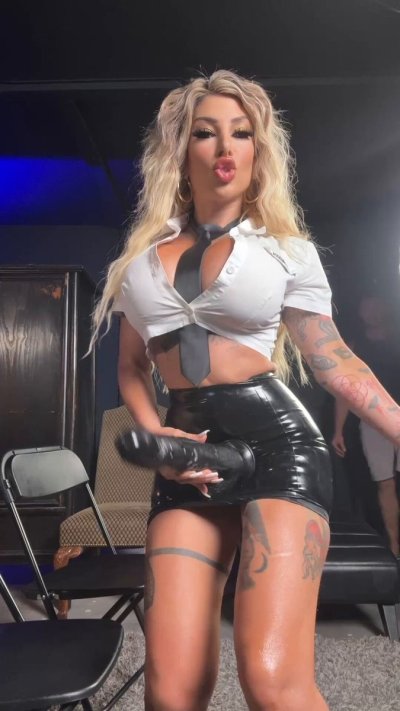 Watch ♛ Kitana Montana ♛'s leaked NSFW video on TwXstars